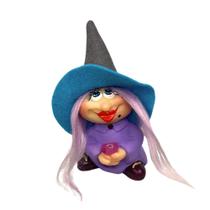 Mafalda - A Bruxinha dos Cristais - Porcelana Fria Pintada à Mão Mafalda - A Bruxinha dos Cristais - Porcelana Fria Pintada à Mão