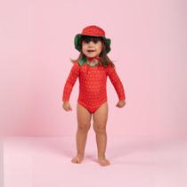 Maiô Bebê Manga Longa Vermelho Morango com Chapéu e Proteção UV 50+ Maiô Bebê Manga Longa Vermelho Morango com Chapéu e Proteção UV 50+