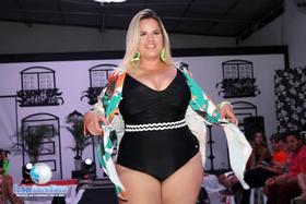 Maio body plus size com vies branco na cintura da sol e agua Maio body plus size com vies branco na cintura da sol e agua