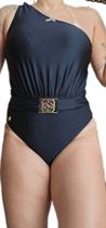Maio body preto de um ombro sol e agua