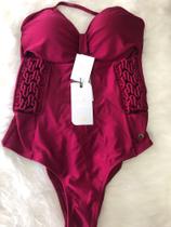 Maio com detalhes na lateral