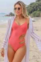 Maiô preto com recortes e trabalhado em argolas laterais