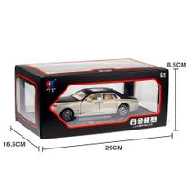 Mais um brinquedo de carro modelo Rolls-Royce Phantom