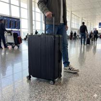 Mala de Viagem Média 23kg Rígida Preta com Cantoneiras Reforçadas