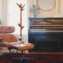 Mancebo Chão Reticulado Madeira Com Arara De Roupas E Bolsa