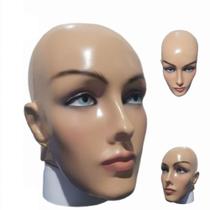 Manequim feminino (Cabeça moldada maquiada) na cor bege + suporte branco.
