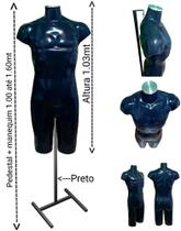 Manequim masculino (Meio corpo definido N.40) preto com tampa prata + pedestal H na cor preto.
