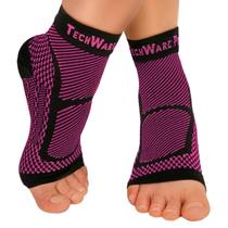 Manga de compressão TechWare Pro Ankle Brace alivia a tendinite de Aquiles e dores nas articulações. A meia para pés de fascite plantar com suporte de arco reduz o inchaço e a dor no calcanhar. (Preto/Rosa, L/XL) Manga de compressão TechWare Pro Ankle Brace alivia a tendinite de Aquiles e dores nas articulações. A meia para pés de fascite plantar com suporte de arco reduz o inchaço e a dor no calcanhar. (Preto/Rosa, L/XL)