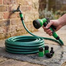 Mangueira de Jardim PVC trançada 15 metros alta resistência verde com pistola e conectores Mangueira de Jardim PVC trançada 15 metros alta resistência verde com pistola e conectores