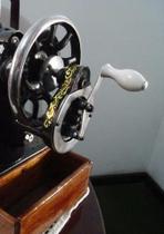 Manivela P/ Maquina De Costura Domestica + Brinde 10 Agulhas Manivela P/ Maquina De Costura Domestica + Brinde 10 Agulhas