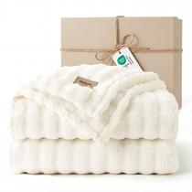 Manta Bedsure 3D de Fleece con textura Bubble, suave y acogedora, 274 x 229 cm Manta Bedsure 3D de Fleece con textura Bubble, suave y acogedora, 274 x 229 cm