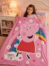 Manta Coberta Infantil Confortável 2,20m x 1,50m Tema Peppa Pig Lançamento 2026 Tecido Malha Soft Quentinha Manta Coberta Infantil Confortável 2,20m x 1,50m Tema Peppa Pig Lançamento 2026 Tecido Malha Soft Quentinha