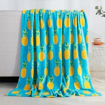 Manta Elegant Comfort con Estampado de Piñas de Forro Polar 127x152 cm
