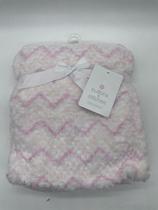 Manta em Microfleece Rosa Chevron 76x91cm Manta em Microfleece Rosa Chevron 76x91cm