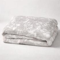 Manta Estampada Basics Cinza MC Home 1,80m x 2,00m - Conforto e Estilo Manta Estampada Basics Cinza MC Home 1,80m x 2,00m - Conforto e Estilo