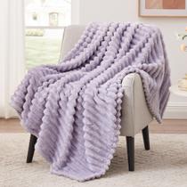 Manta EXQ Home 127 cm 3D Listras Forro Polar Roxo Claro Manta EXQ Home 127 cm 3D Listras Forro Polar Roxo Claro