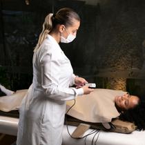 Manta Térmica Para Estética com Infravermelho Longo, Magnetismo e Sistema de Massagem Rainoah - 220V