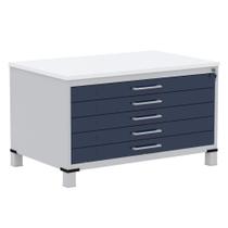 Mapoteca 5 Gavetas Pandin 120 cm (Larg) Inmetro Tampo MDP Branco Estrutura Aço Cinza Gavetas Azul Mapoteca 5 Gavetas Pandin 120 cm (Larg) Inmetro Tampo MDP Branco Estrutura Aço Cinza Gavetas Azul