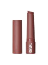 Maquiagem com sérum labial de Mario MoistureGlow Plumping Mocha Glow
