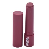 Maquiagem com sérum labial de Mario MoistureGlow Plumping Plum Glow