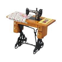 Máquina de costura em miniatura vintage com pano para decoração de casa de bonecas em escala 1/12 Máquina de costura em miniatura vintage com pano para decoração de casa de bonecas em escala 1/12