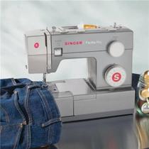 Máquina de Costura Singer Facilita Pro 4411 10 Pt Cinza 127V