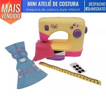 Maquininha Costura Brinquedo Atelie Infantil Style C/ Roupinhas tiras autocolantes