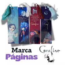 Marca Página Coraline Ladinah Kit 4 Unitário Arte Exclusiva e Laminado Durável Marca Página Coraline Ladinah Kit 4 Unitário Arte Exclusiva e Laminado Durável