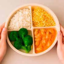 Marmita Conservadora de Alimentos 4 Divisórias Térmica, Reutilizável Cores Branca, Preta, Bege e Rosé Marmita Conservadora de Alimentos 4 Divisórias Térmica, Reutilizável Cores Branca, Preta, Bege e Rosé