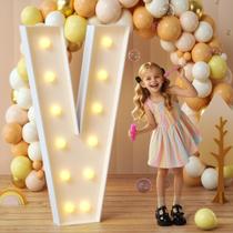 Marquee Light Up Letters imprsv Mosaic 121 cm Letra V 4 pés