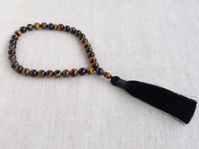 Masbaha 33 contas pedra olho de tigre - Ateliê da Lou Masbaha 33 contas pedra olho de tigre - Ateliê da Lou