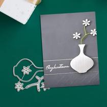 Matriz de Corte em Metal Lapoo Flores Brancas em Vaso 6 x 6 cm Matriz de Corte em Metal Lapoo Flores Brancas em Vaso 6 x 6 cm