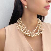 Maxi Colar em Pérolas com Fios Dourados e Design Exclusivo