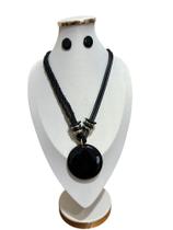 Maxi colar feminino com corda e resina elegante presente