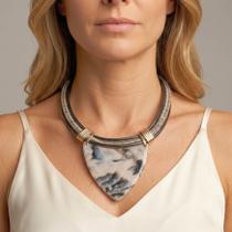 Maxi Colar Preto e Resina Triangular Artesanal