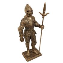 Medieval Soldado Estatua com lança armadura gigante dourado
