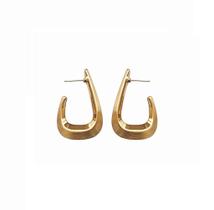 Meia argola triangular acetinada banhada a ouro