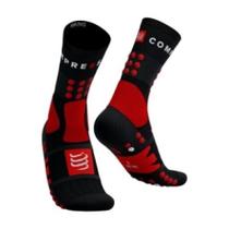 Meia de Compressão para caminhada - Hiking Socks - Preta e Vermelha - COMPRESSPORT