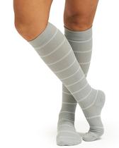 Meias de compressão Comrad Nylon Knee High 15-20 mmHg urzente/brancas Meias de compressão Comrad Nylon Knee High 15-20 mmHg urzente/brancas