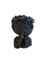 Menina Florista Preta Delicada em Silêncio 3D 15 cm Menina Florista Preta Delicada em Silêncio 3D 15 cm