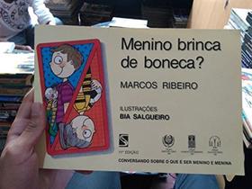 Menino brinca de boneca - 10 edição