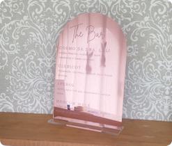 Menu em Acrílico Espelhado Rose 30x20cm com Base em Acrílico Cristal Menu em Acrílico Espelhado Rose 30x20cm com Base em Acrílico Cristal