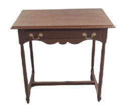 Mesa auxiliar estilo inglês com pés torneados - MVI30