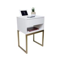 Mesa Cabeceira Estilo Industrial 40cm Branco Gaveta Superior Eco Pés Ferro Dourado Lateral Cama - FL DECOR