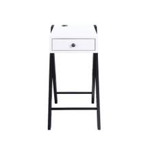 Mesa Casafoyer Fierce Mesa lateral de madeira com dock USB 58x41x71cm Mesa Casafoyer Fierce Mesa lateral de madeira com dock USB 58x41x71cm