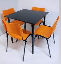 mesa com 4 cadeiras Iso empilhavel