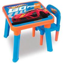 Mesa com Cadeira Hot Wheels Quadrada Polipropileno +3 Anos Mesa com Cadeira Hot Wheels Quadrada Polipropileno +3 Anos