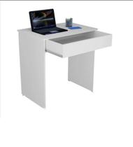 Mesa com gaveta