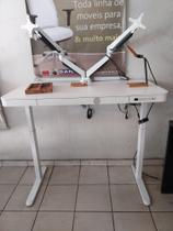 Mesa Com Regulagem De Altura Elétrica Elements Musa Branca e Braços articulados