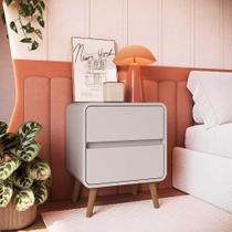 Mesa de Cabeceira 2 Gavetas Cantos Arredondados e Pés Palito